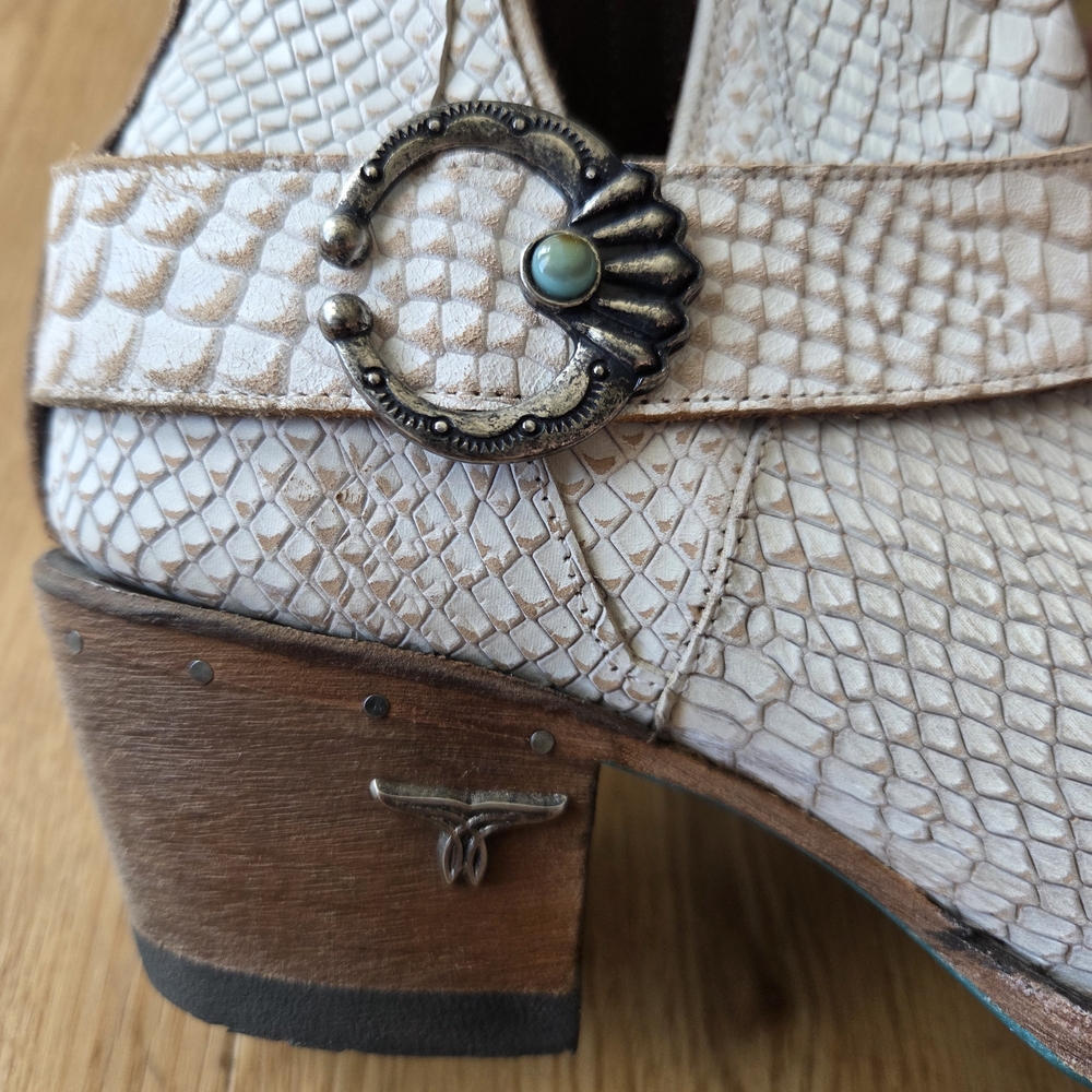 Elegant Cream Snakeskin Ankle Boots - Picture 4 of 8